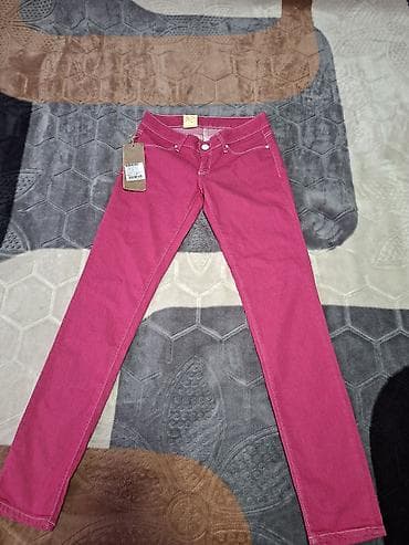 Ružičaste ženske farmerke – uski kroj - Boja: intenzivna ružičasta -