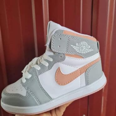 Broj 32-36
Cena 3500 din