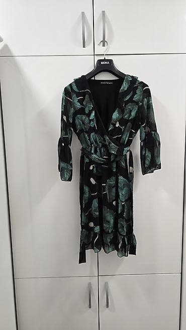 Haljina na preklop sa printom tropskog lišća - Model: kratka haljina