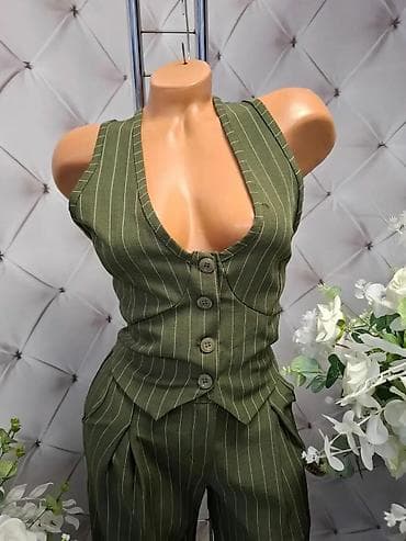 butik 13 kompleti: Ženski dvodelni komplet – prsluk + pantalone sa prugama - Model — 3