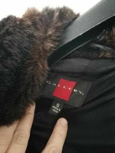 kacketi sa ventilatorom: Bunda - Dugačak ženski kaput sa krznom – Gallery, veličina L - Brend — 2