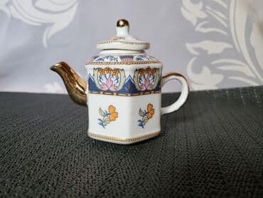 posuda za puter: Bokalcic vintaz,porcelanski za ukras ili mleko. Bokalcic je — 8