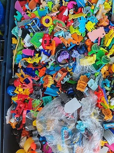 kupaci sa suknjicom: Veliki lot dečjih igračaka – miks sitnih figurica i dodataka - — 4