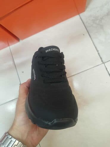 fb sister new yorker: Skechers, Size - 31 — 2