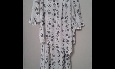 Sareni svileni komplet Elegantan lagan beli svileni komplet sa sarenim