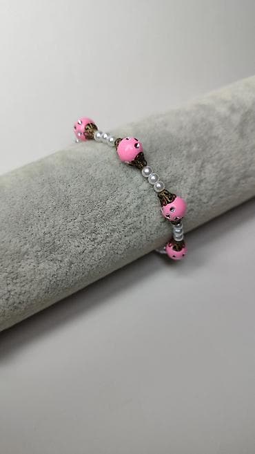sat za prepisivanje: Nježna narukvica s perlicama – ružičasto/biserna - Dizajn — 4