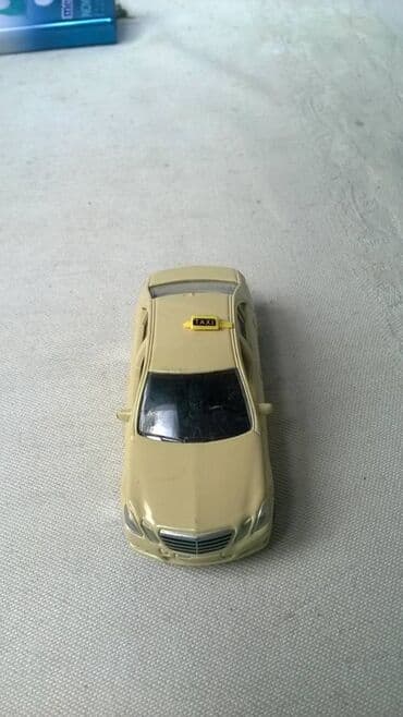 makete automobila 118: Realtoy Mercedes E-klasa Taxi, oko 1:55, China — 2