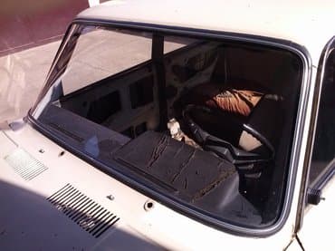 Auto delovi: Prednje vetrobransko staklo (šoferka) Lada 2107 Riva,2101. Polovne — 2
