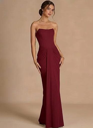 Elegantna duga večernja haljina bez bretela
Haljina: 3100rsd ✨️ na lalafo.rs Elegantna duga večernja haljina bez bretela
Haljina: 3100rsd ✨️