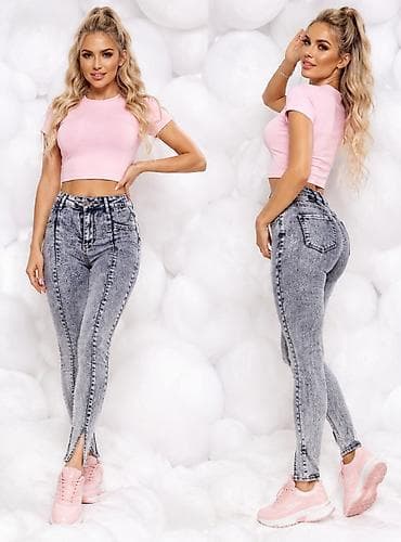 elipsa kaputi: Ženske skinny farmerke – svetlo plavi isprani denim - Model: visok — 2