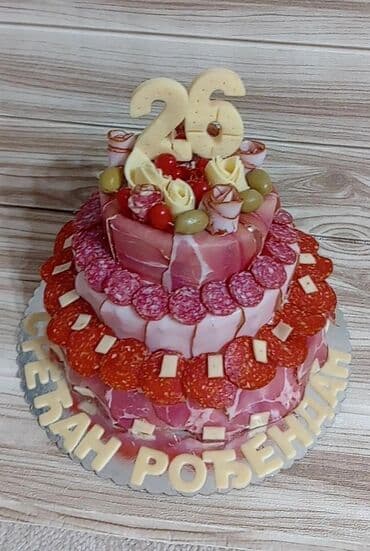Pastry, sweets: Slana torta u obliku torte, kreirana od različitih vrsta suvomesnatih — 2