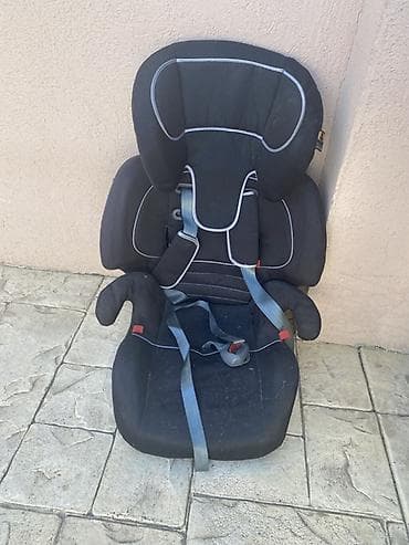 Dečije auto sedište – crne boje sa belim paspulima. Model sa naslonom