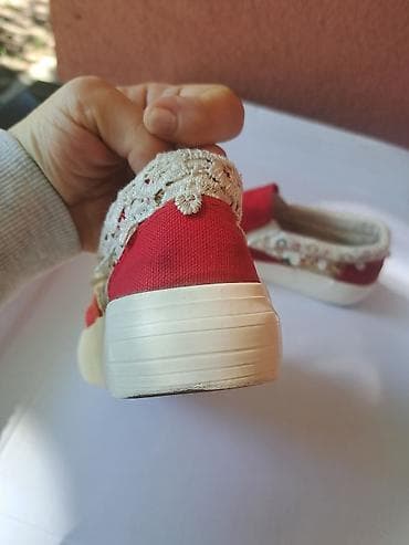 and 1 harmonika patike: Ženske slip-on patike CABIN, veličina 37. Gaziste 23,5 cm.Visina — 7