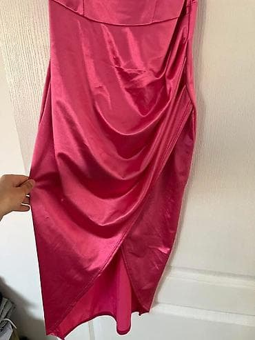 haljine secene ispod grudi: Satenska midi haljina u jarko pink boji. - Kroj: uska silueta sa — 4