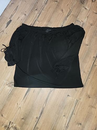 Crna ženska bluza/majica širokog kroja - Model: off-shoulder (može da