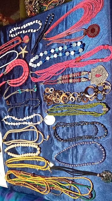 torbice nike: Ručno rađene ogrlice – razni modeli - Set od zlatno‑braon perli — 8