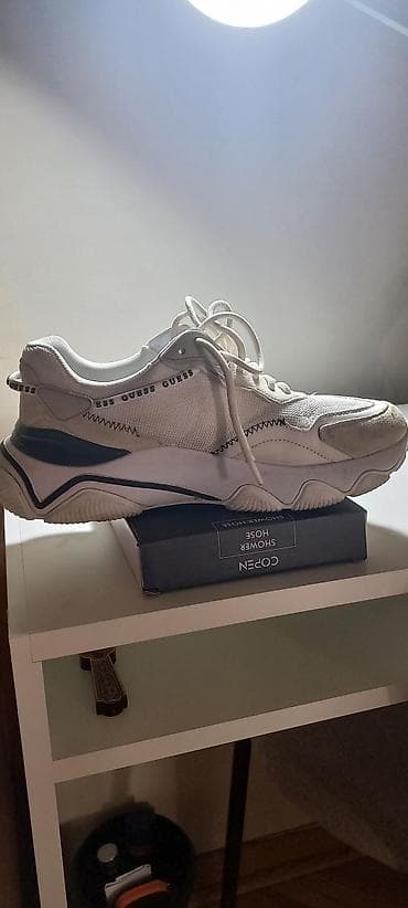 starke sa djonom: Patike, Guess, veličina - 39 — 3