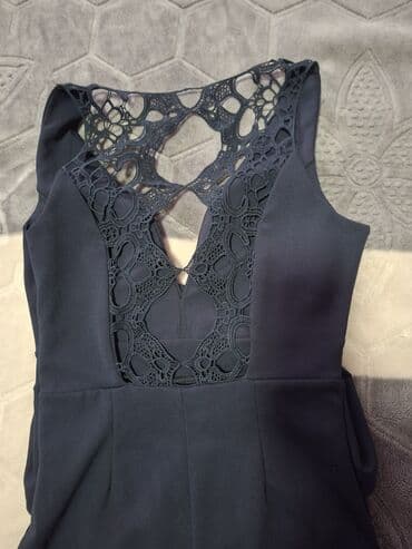 pliš haljina: Elegantna tamnoplava koktel haljina bez rukava - Kroj: uska silueta — 4