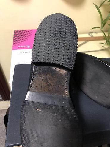 Sandale i papuče: Crne kožne čizme sa nitnama - Materijal: prirodna koža, spolja i — 6