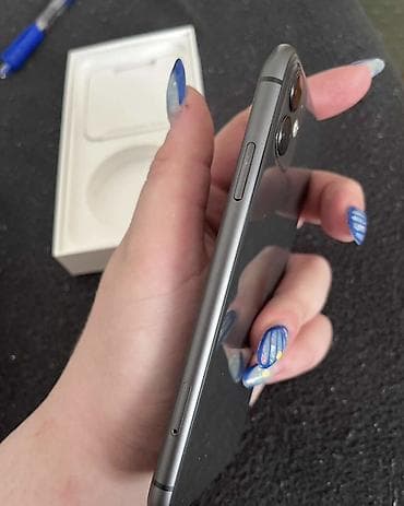 torba za laptop carpisa: Apple iPhone 11 u crnoj boji, sa originalnom kutijom. Telefon ima — 5