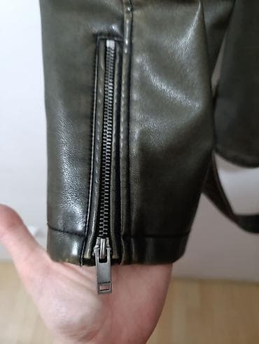 starke sa platformom: PULL&BEAR ženska bajkerska jakna od veštačke kože - Model — 3