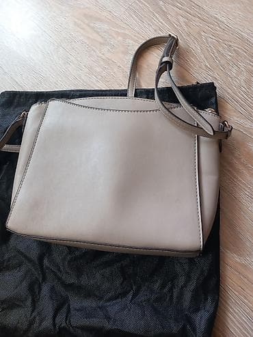 futrole za pasos: Nine West bukvalno nova torba prelep model,aktuelne boje,dimenzija — 2