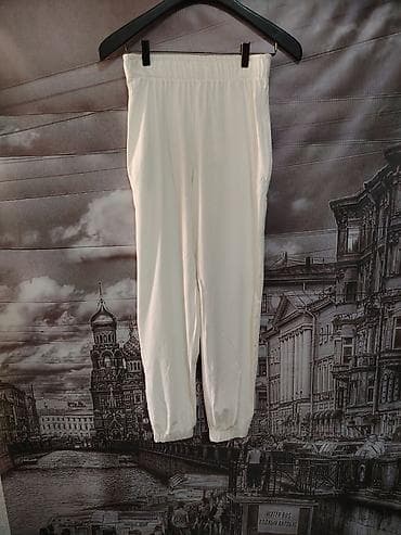 Beli lagani donji deo trenerke / pantalone za opušteno nošenje. - na lalafo.rs Beli lagani donji deo trenerke / pantalone za opušteno nošenje. -