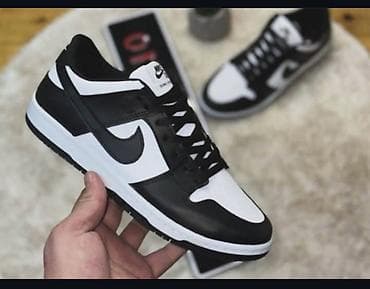 Sandale i papuče: Patike niskog profila – crno‑bele - Klasičan dizajn sa kontrastnim — 1