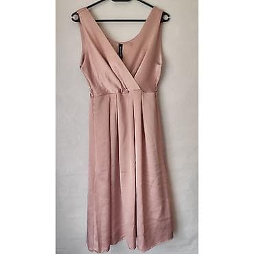 balenciaga cene: Saten haljina u puder‑roze boji, elegantnog, lagano sjajnog — 1