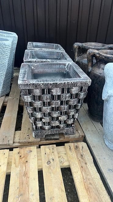 srce cvet: Kvadratne dekorativne saksije/žardinjere od betona sa efektom pletene — 1