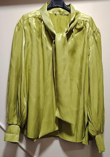 Zelena satenska bluza sa mašnom oko vrata - Elegantna ženska bluza u na lalafo.rs Zelena satenska bluza sa mašnom oko vrata - Elegantna ženska bluza u