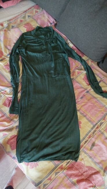 Underwear: Zelena haljina dugih rukava - Model: uska, midi dužina (ispod — 1