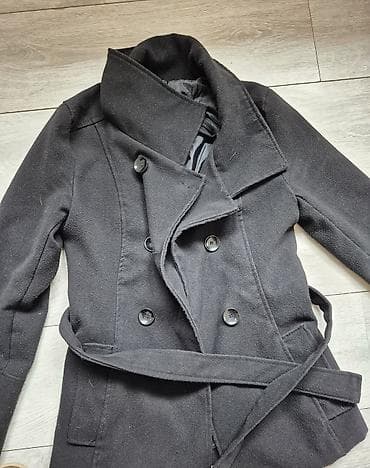 patike a: Crni ženski kaput sa pojasom - Kroj: strukirani kratki kaput/peacoat — 2