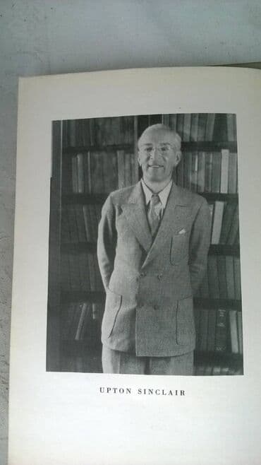 trotinet na dva tocka: Knjiga:Ford,izdanje HKN 1938.god. autor Upton Sinkler 2.kniga,274 str — 3
