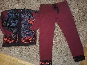 Kompletna ženska trenerka koja se sastoji od gornjeg dela i donjeg na lalafo.rs Kompletna ženska trenerka koja se sastoji od gornjeg dela i donjeg