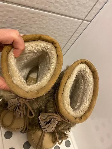 Venčanice i aksesoari: ZARA 26/27 moonboots Kao eskimi 064 javite se na Viberu. 156 Ovde mi — 3