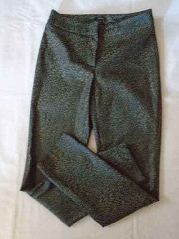 elipsa kompleti sa pantalonama: Moderne pantalone Jones sa zanimljivim printom. Naznacena je velicina — 4