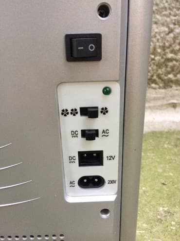 auto kamp prikolice: Frescolina 1 mini frizider 12/220 v Odlican mini frizider — 8