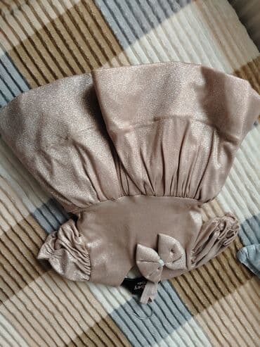 Elegantna dečja haljina u šampanj/roze nijansi sa diskretnim metalik