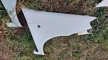 auto plac sirena: FIAT PUNTO 3 KRILO | Skinuti sa punta 3 bela boja. Oba na stanju — 1