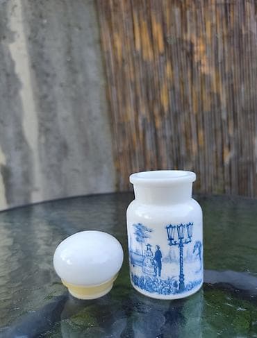antiques: Porcelanska bočica sa poklopcem – plavo-beli pastoralni motivi - — 2