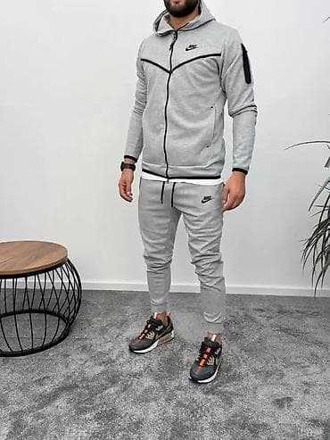 prada trenerke: Trenerka Nike, bоја - Crna — 2