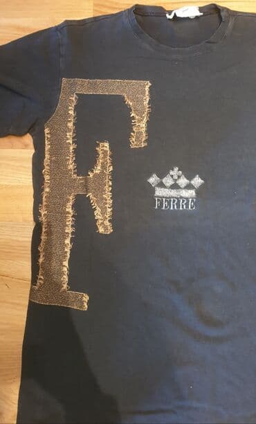 c a basic majice: Gianfranco FERRE GFF crna muška majica. Piše 54 velicina,za XL. Pazuh — 2