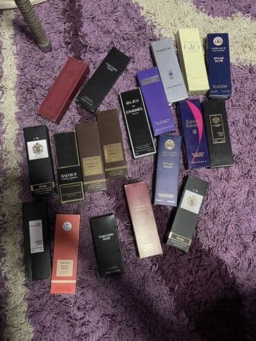 Accessories: - Versace Pour Homme Dylan Blue – Eau de Toilette, 20 ml — 9