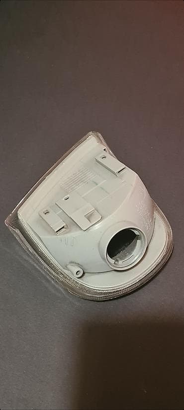 vakum staklo cena: Prednji levi žmigavac pored fara (providni) Škoda Feleicija 1godište — 6