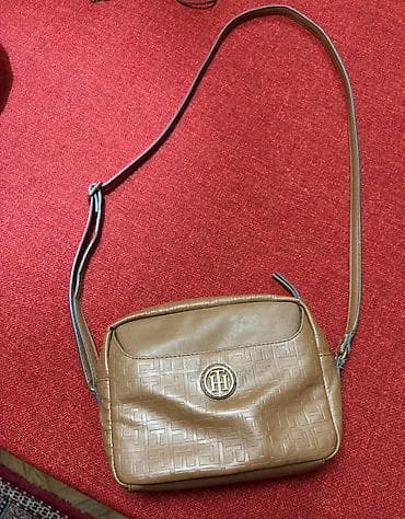 Tommy Hilfiger ženska crossbody torba - Model: pravougaona crossbody