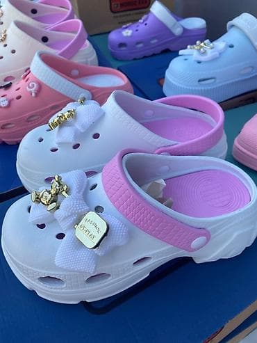 Crcs nivo sve velicine 3000 din
Novo
Crocs
