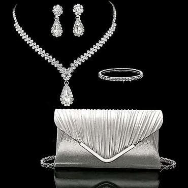 Donji delovi trenerke: Set nakita sa torbicom
Cena:3400 din 
💋 — 1