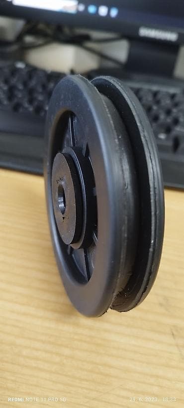 Remenice-koturače bez i sa ležajem. Imam još pozicija za teretana na lalafo.rs Remenice-koturače bez i sa ležajem. Imam još pozicija za teretana