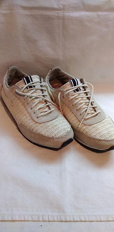 Patike zenske lacoste br.39, gaziste oko 26 cm. koza platno,polovne